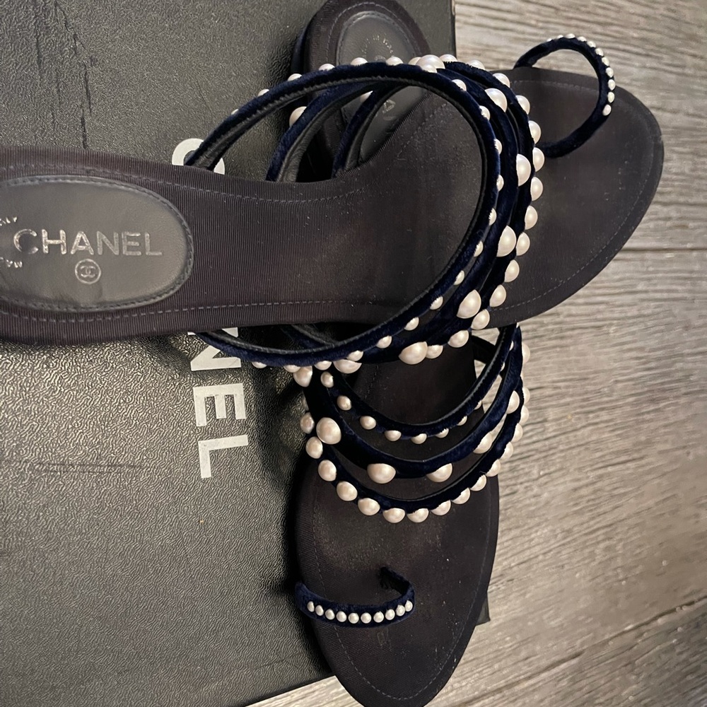 Chanel - Picture 3 of 5